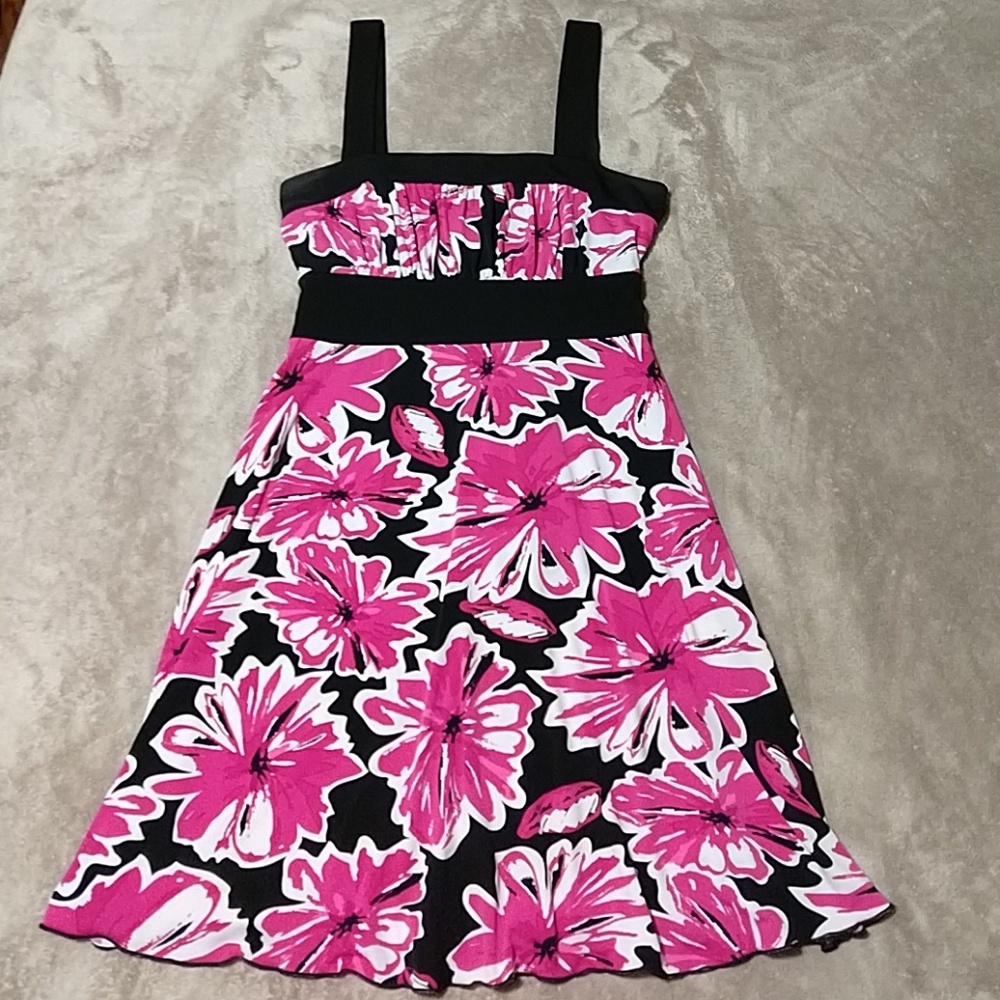 Stretchy flowered dress